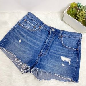 Vtg Levi’s button fly high rise cut off shorts 32